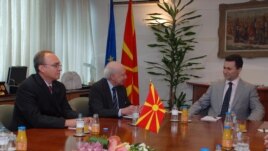 Nimic u razgovoru sa premijerom Nikolom Gruevskim u Skopju u julu 2009