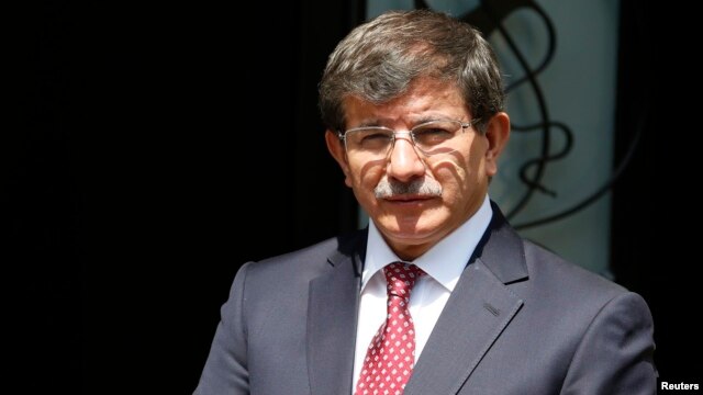 نخست‌وزیر ترکیه سفر خود به جمهوری آذربایجان را نیمه تمام گذاشته تا به دیدار شهروندان آزاد شده، در نزدیکی مرز سوریه برود