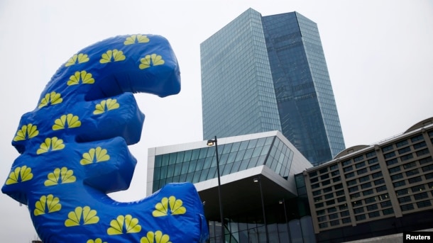 Inflated euro currency sign outside the headquarters of the European Central Bank in Frankfurt