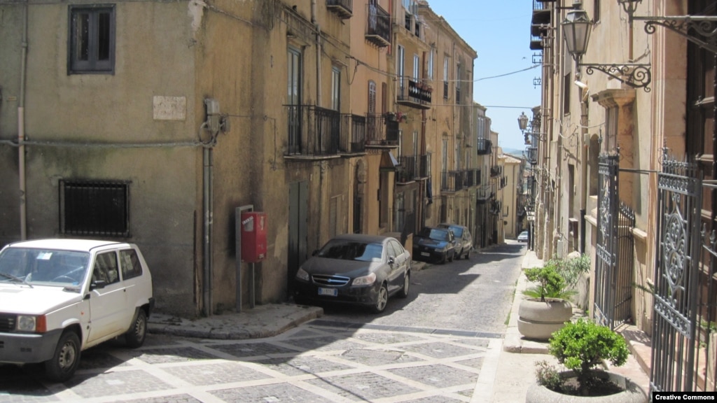 В Италии распущены мэрии городов Корлеоне и Тропеи из-за связей с мафией