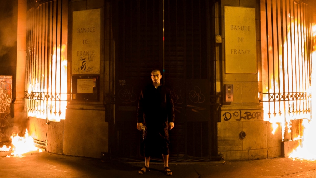 Russian Protest Artist Pavlensky S French Detention Prolonged