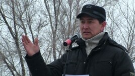 Жаңаөзен оқиғасының жүз күндігіне орай өткен қарсылық митингісін ұйымдастырушы Лұқпан Ахмедmяров. Орал, 24 наурыз 2012 жыл.
