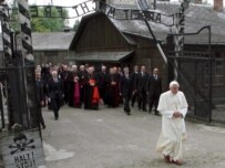 Pope Benedict enters Auschwitz on May 28 (epa)