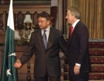 Pakistani President Pervez Musharraf (left) and British Prime Minister Tony Blair arrive for their press conference in Lahore (AFP)