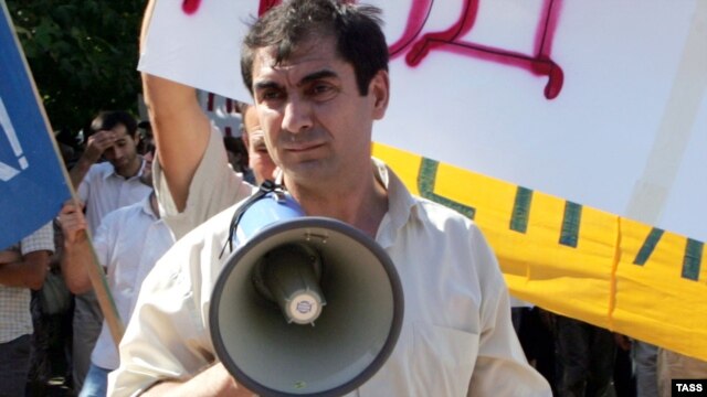 Khadzhimurad Kamalov during an antipolice protest in Makhachkala