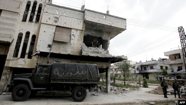 Syria -- Syrian soldiers man a checkpoint in the Bab Amro neighbourhood of the central restive city of Homs, 02May2012