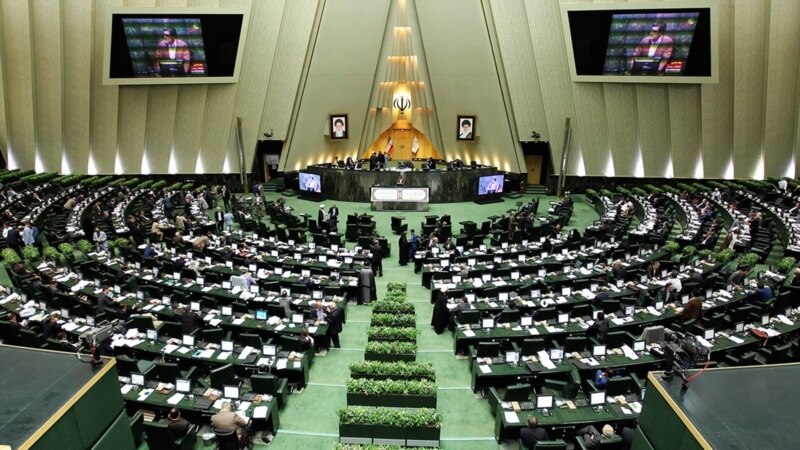  ۲۵ نماینده مجلس ایران خواستار معرفی مدیران دریافت کننده «حقوق‌های نجومی» به قوه قضائیه شدند