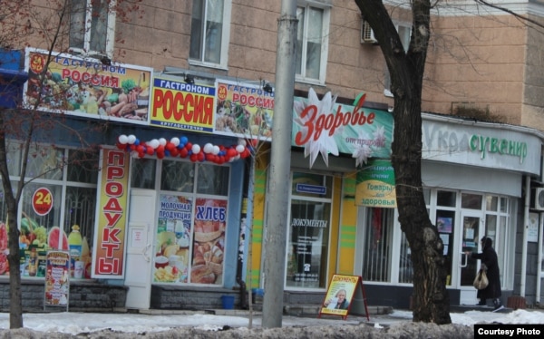 "Россия", "Путинка" и Депардье: студентка показала, как живет оккупированный Донецк