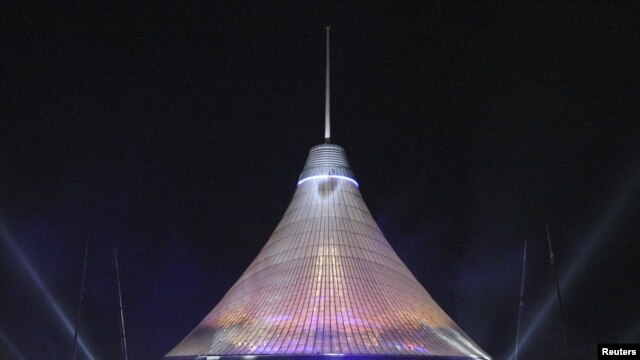 «Хан шатыр» ойын-сауық кешенінің ашылу салтанаты. Астана, 6 шілде 2010 жыл.