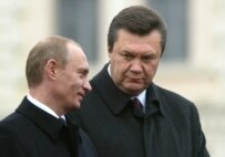 Viktor Yanukovych (right) with Russian President Vladimir Putin ahead of his failed bid for the Ukrainan presidency in 2004 (epa)
