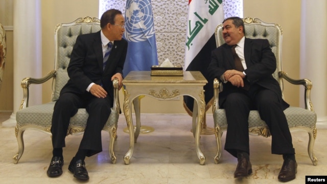 Iraqi Foreign Minister Hoshyar Zebari (right) meets with UN Secretary-General Ban Ki-moon in Baghdad on December 6.