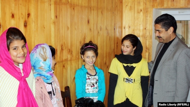 Ahmad Sarmast with some of his students in 2013.