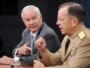  Robert Gates i Mike Mullen na pres konferenciji u Pentagonu, 29 jul 2010