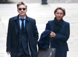 Вдова Александра Литвиненко - Марина - с сыном Анатолием в Высоком суде в Лондоне, 2 февраля 2015