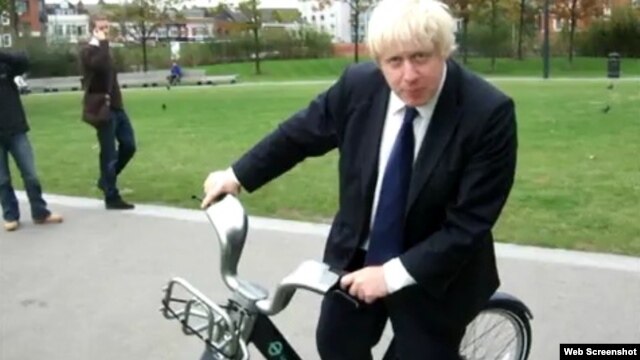 Gradonačelnik Londona Boris Johnson na biciklu