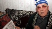 Бывший председатель КГБ Казахской ССР Закаш Камалиденов в своей квартире. Алматы, 17 января 2012 года. 