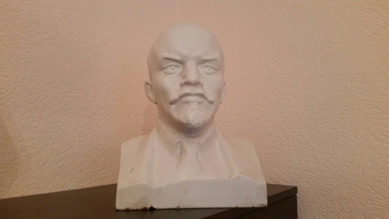 В Астане просят вернуть памятник Ленину