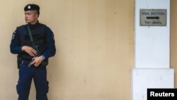 Сотрудник сил безопасности Таиланда.