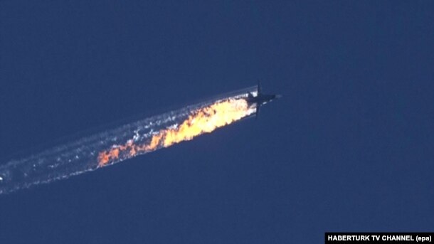 Türkiyə-Suriya sərhədində Rusiya bombardmançısının vurulması anı.