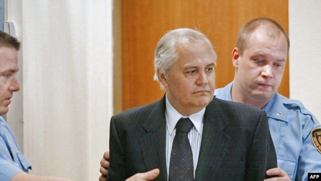 Milutinovic entering the Hague courtroom before the trial began
