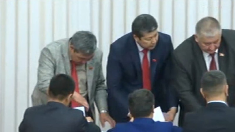 Парламент Кыргызстана не смог выбрать спикера с первого раза