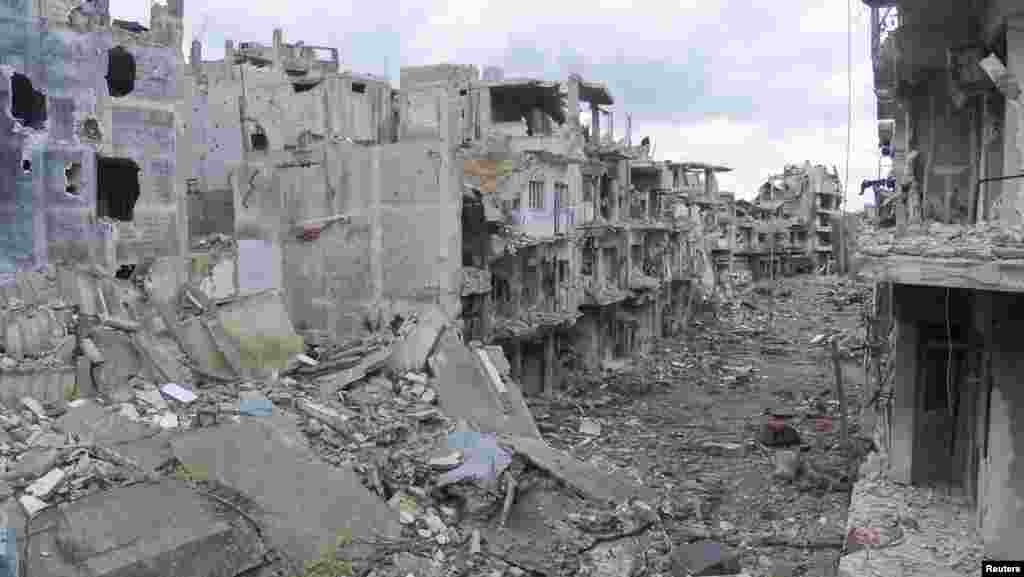 A view of damaged buildings in the Jouret al-Shayah district of the Syrian city of Homs. (Reuters/Thair Al-Khalidieh/Shaam News Network)