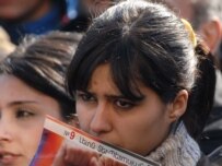 Student at Feb. 22 opposition protest (Photolur)