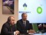 BP CEO Bob Dudley with President of Rosneft Eduard Khudainatov during the signing of an agreement on a stock swap