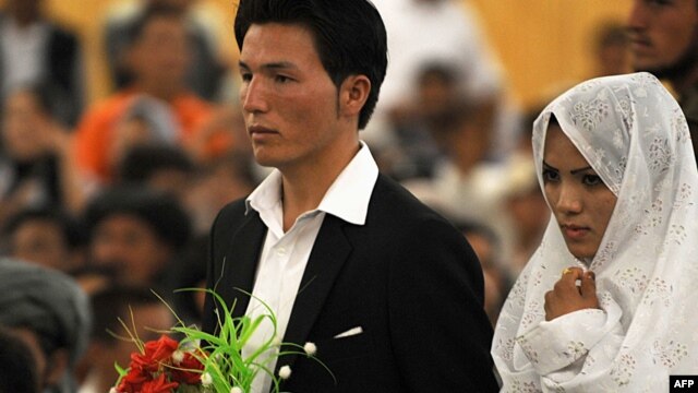 The families of many Afghan brides demand that the groom spend thousands of dollars in "walwar" payments and other gifts. The groom is also required to pay for a lavish wedding banquet and a string of wedding-related parties. (file photo)