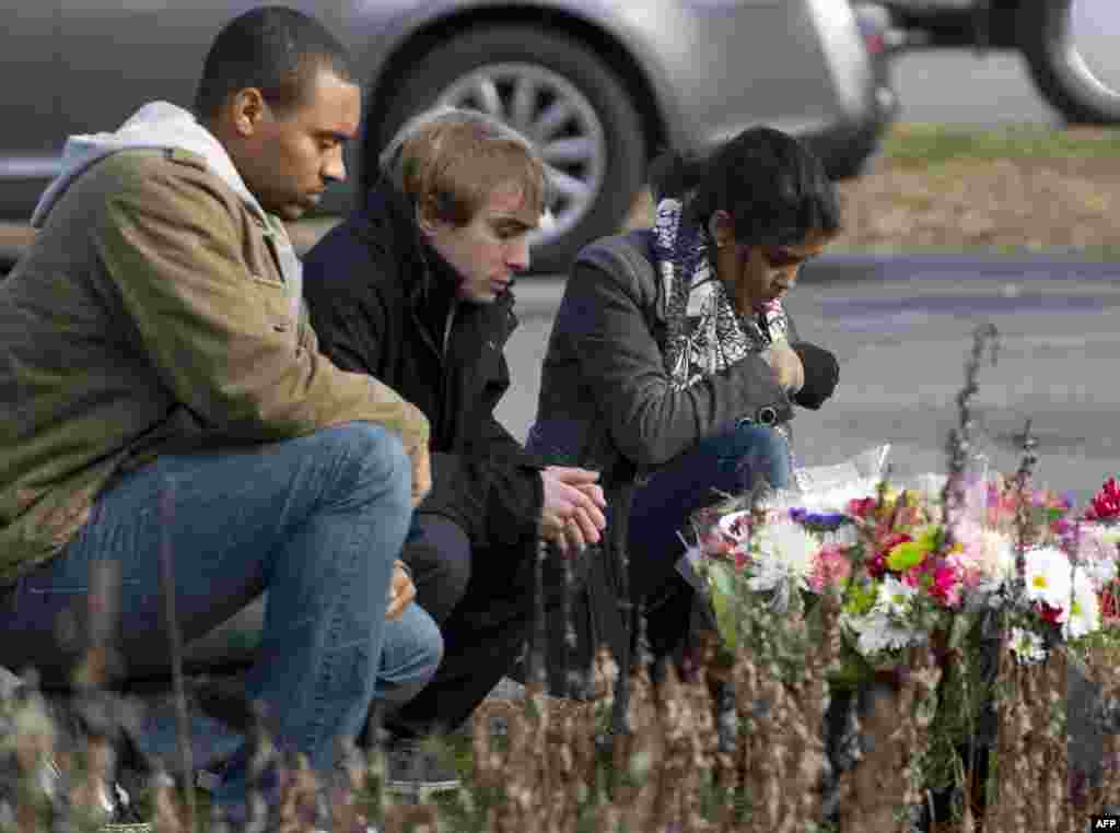 People gather at a makeshift memorial outside a firehouse which was used as a staging area for families following the mass shooting at Sandy Hook Elementary School in Connecticut, the United States. (Getty Images/Mario Tama)