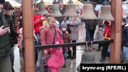 Order No. 66 lists Sevastopol’s educational institutions, how many students each establishment must send to the celebrations, and the times children must be present on the city’s main Nakhimov Square. (file photo)