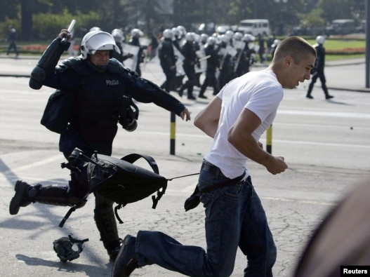 Mnogo mladih učestvovalo je u nasilnim protestima protiv Parade ponosa u Beogradu, oktobar 2010