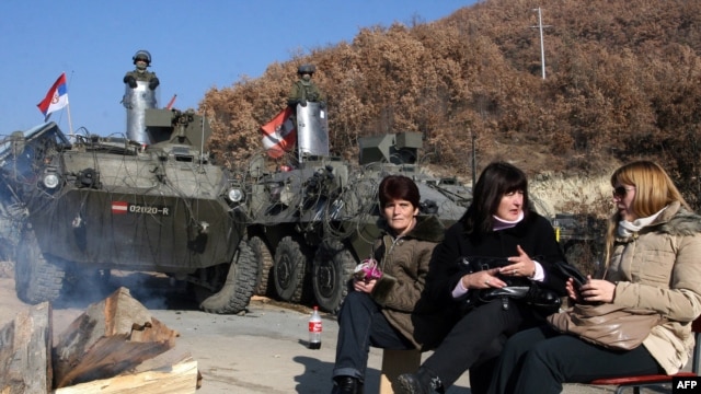 Kfor i stanovnici Jagnjenice tokom srpskih blokada na Kosovu, novembar 2011.