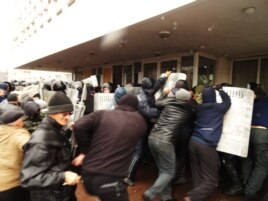 Штурм Мариупольского городского совета. Апрель 2014 года