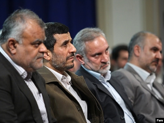 محمود احمدی‌نژاد در جمع فرماندهان قرارگاه سازندگی خاتم‌الانبیا، بازوی اقتصادی سپاه پاسداران
