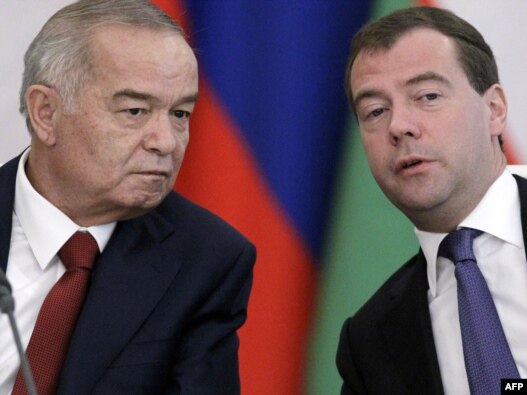 Russian President Dmitry Medvedev (right) with his Uzbek counterpart Islam Karimov