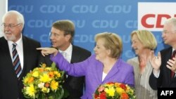 German Chancellor Angela Merkel and her senior CDU colleagues: This way or that?