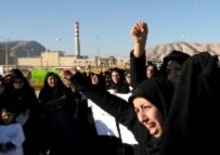 Iranian women shout anti-U.S. slogans in front of the uranium conversion plant in Isfahan in central Iran during a protest rally in January (file photo) (epa)
