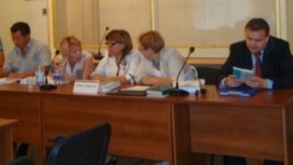 Владимир Козлов, Серік Сапарғали және Ақжанат Әминовтің адвокаттары. Ақтау, 16 тамыз 2012 жыл.