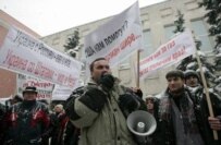 Russians demonstrating in Moscow in December 2005, calling on Kyiv to pay more for natural gas (epa)