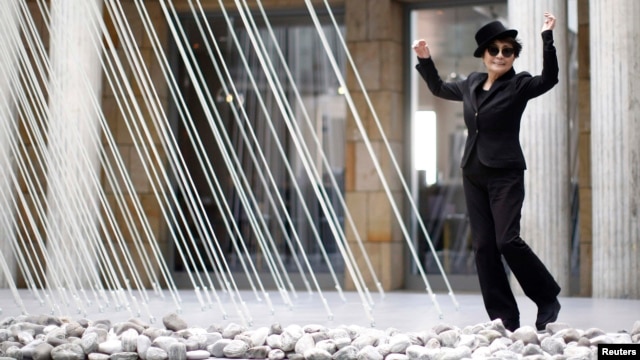 Yoko Ono na otvaranju izložbe u Frankfurtu 14. februara 2013.