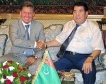 Gazprom CEO Miller (left) with Turkmen President Niyazov on September 5 (AFP)