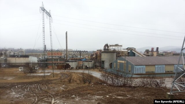 The disused refinery and other facilities of the Trepca mining complex in Mitrovica testify to the derelict nature of Kosovo's economy since 1999. 