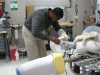 A technician working in the Walter Reed prosthetics lab (RFE/RL)