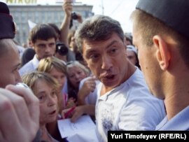 Kremlin critic Boris Nemtsov was reportedly arrested at the rally