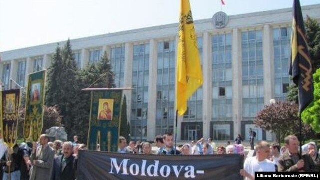 Moldovans protest against the official registration of Muslim group in Chisinau on May 18.