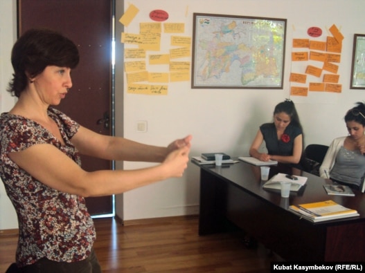 Instructor Natasha Yefimova teaches young Central Asian journalists as part of a special 10-week media-training course in Bishkek.