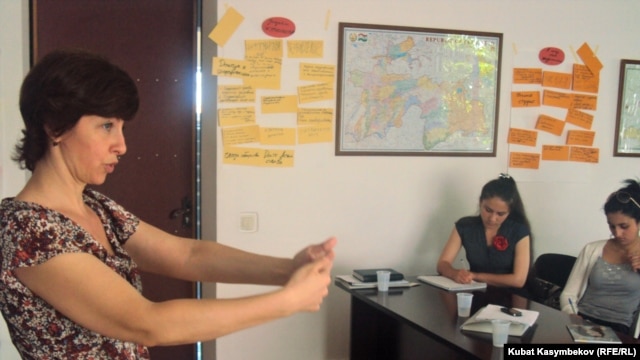 Instructor Natasha Yefimova teaches young Central Asian journalists as part of a special 10-week media-training course in Bishkek. 