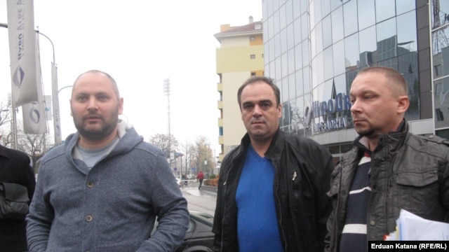 Domagoj Margetić sa dokumentima kojim ilustruje svoje tvrdnje, Banjaluka, 23. novembar 2012.