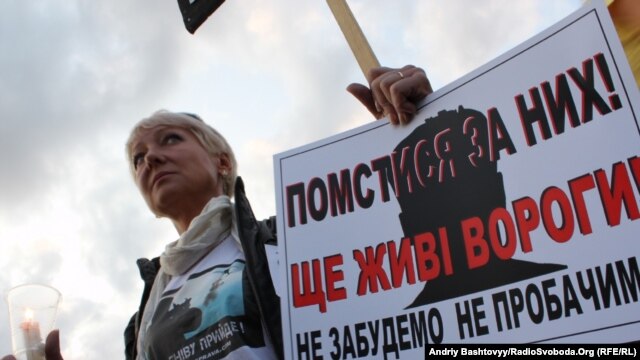 A mourner for slain journalist Heorhiy Gongadze in Kyiv on September 16 questions official efforts to identify the mastermind of the killing.
